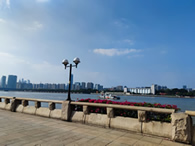 李玟腿伤住院，发文称希望你们等我回来